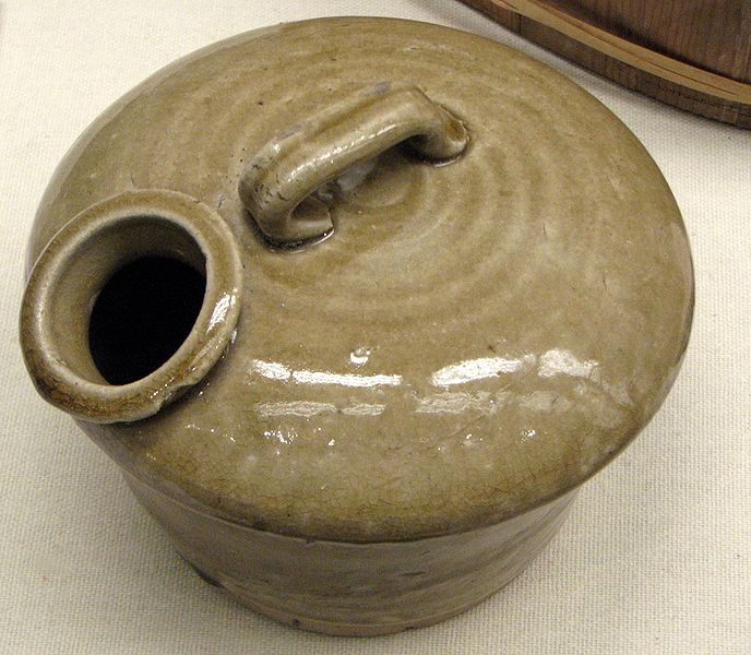 688px-Edo_period_chamber_pot_1