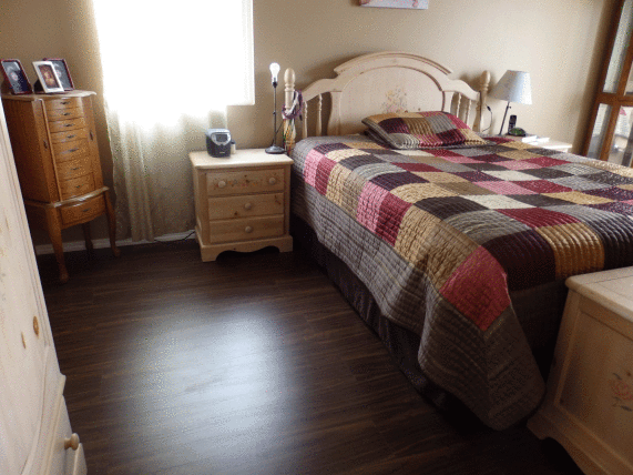 tupelo-laminate-flooring-underpad-attached